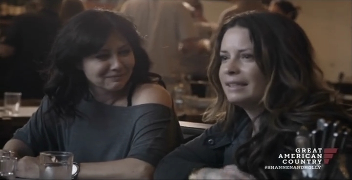 Charmed-Online-dot-net_OffTheMapWithShannenandHolly-S01E01-02-0679.jpg