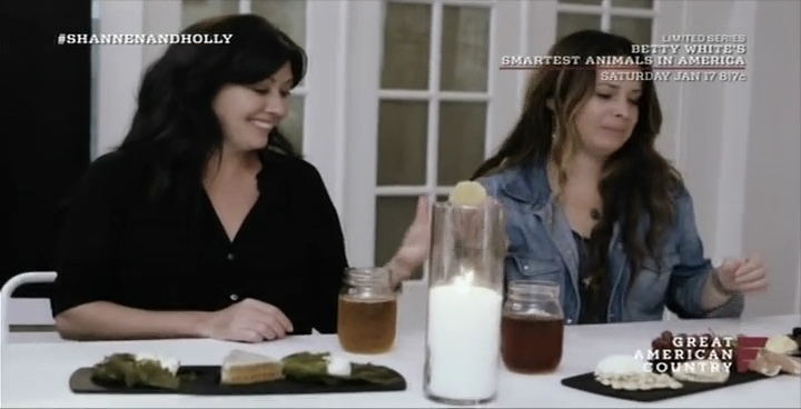 Charmed-Online-dot-net_OffTheMapWithShannenandHolly-S01E03-04-2230.jpg