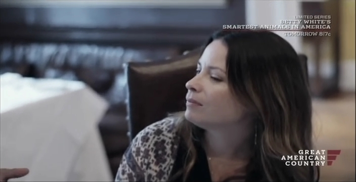 Charmed-Online-dot-net_OffTheMapWithShannenandHolly-S01E05-0294.jpg