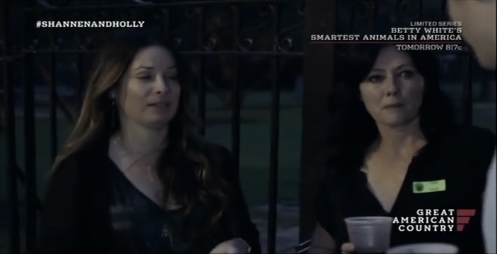Charmed-Online-dot-net_OffTheMapWithShannenandHolly-S01E05-0419.jpg