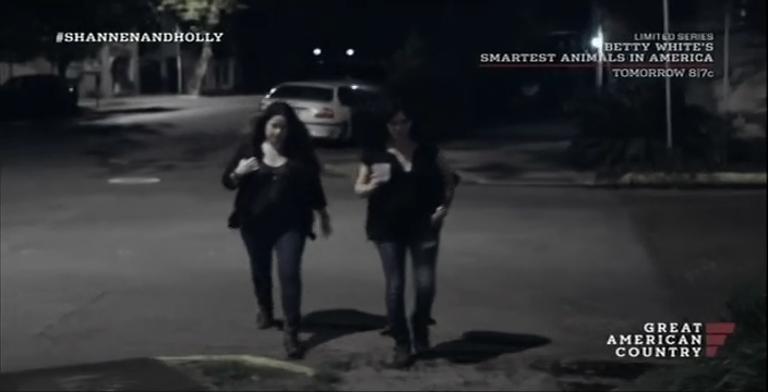 Charmed-Online-dot-net_OffTheMapWithShannenandHolly-S01E05-0457.jpg