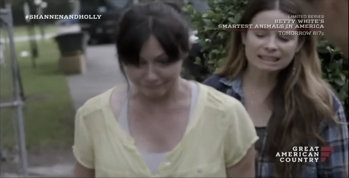 Charmed-Online-dot-net_OffTheMapWithShannenandHolly-S01E05-0991.jpg