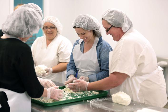 BP_GCSNH104H_making-cheese-at-belle-chevre_j.jpg