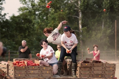 BP_GCSNH101H_popes-creek-ranch-tomato-fight_j.jpg